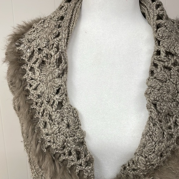 Sioni Wool mix / fur lined crochet/knit vest. - Picture 2 of 13